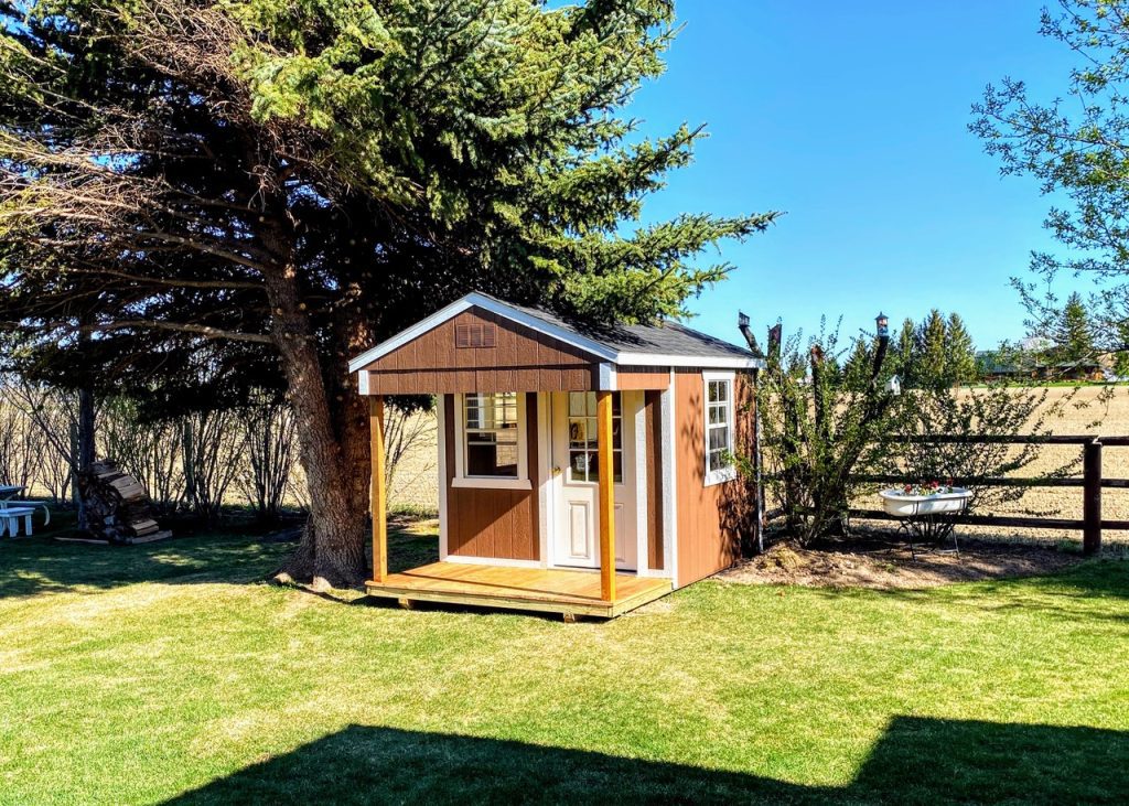 UtilityPlayhouse_Brown_BlackShingle